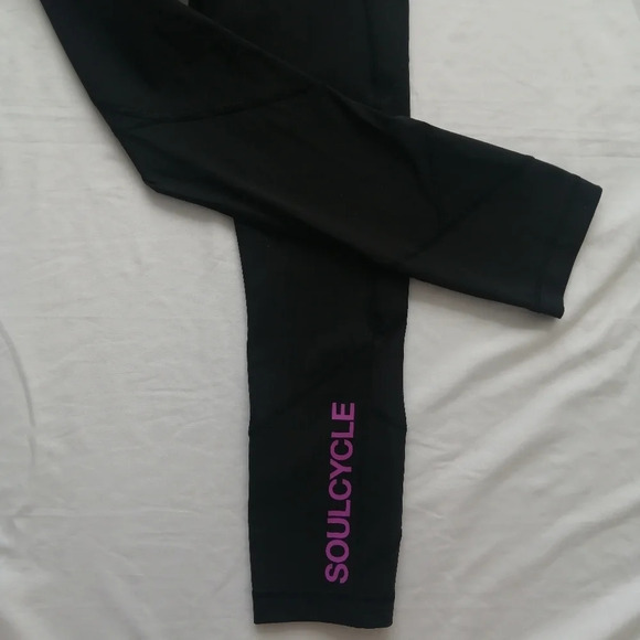 Lululemon SoulCycle Wunder Train 22" Crop Leggings with Mesh Size 4 - Picture 13 of 16